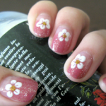 梅と桜ネイルデザインやり方画像　桜の花の描き方